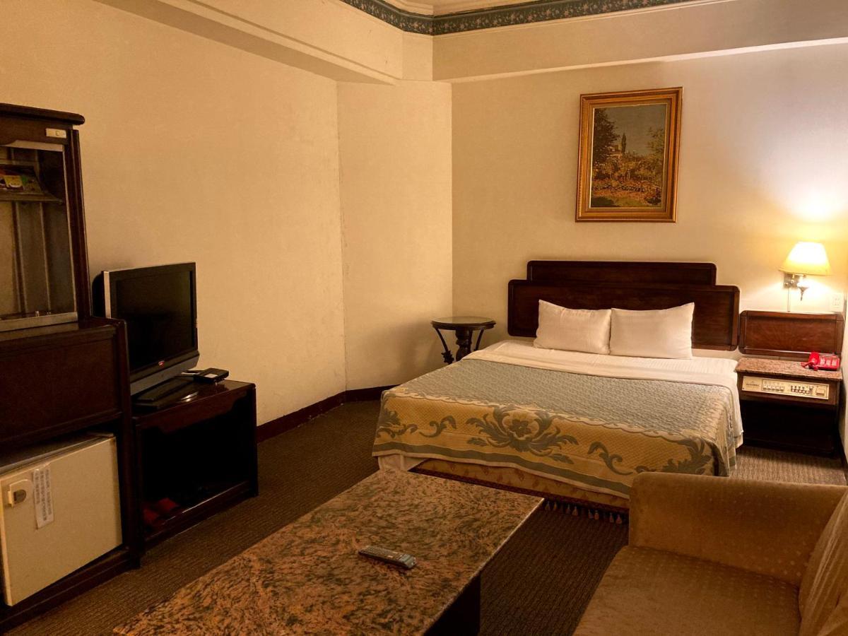文南哥爸妻夫飯店 Hotel Tajnan Kültér fotó