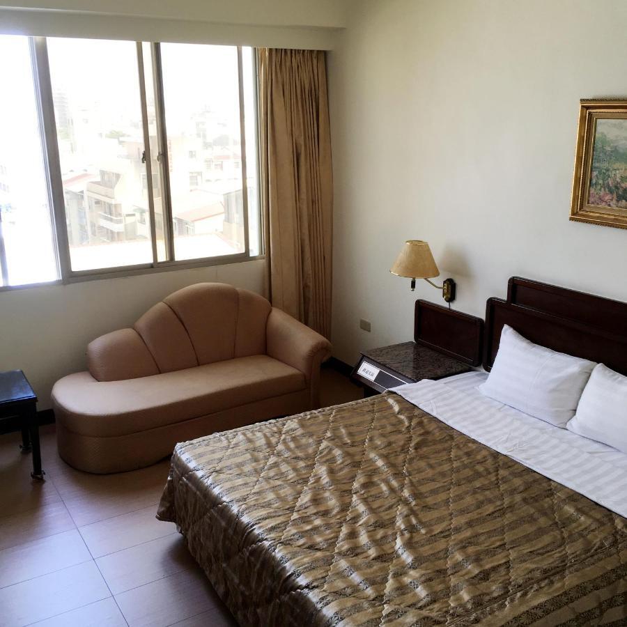 文南哥爸妻夫飯店 Hotel Tajnan Kültér fotó