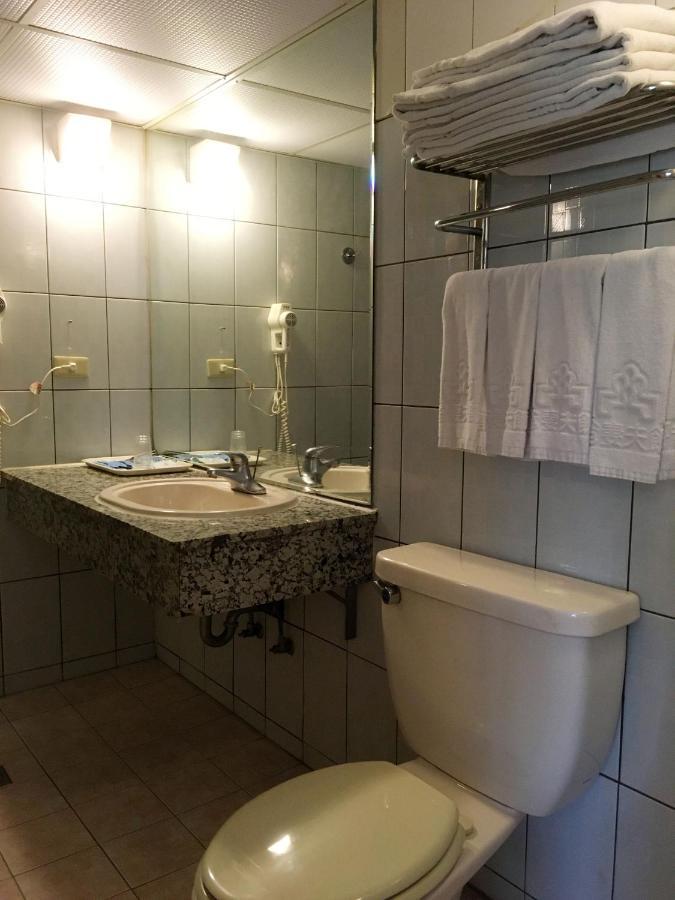 文南哥爸妻夫飯店 Hotel Tajnan Kültér fotó