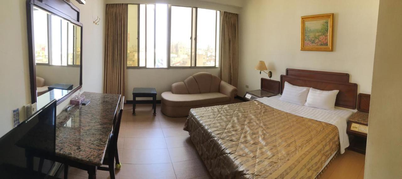 文南哥爸妻夫飯店 Hotel Tajnan Kültér fotó