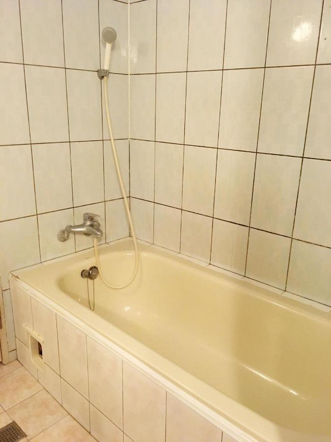 文南哥爸妻夫飯店 Hotel Tajnan Kültér fotó