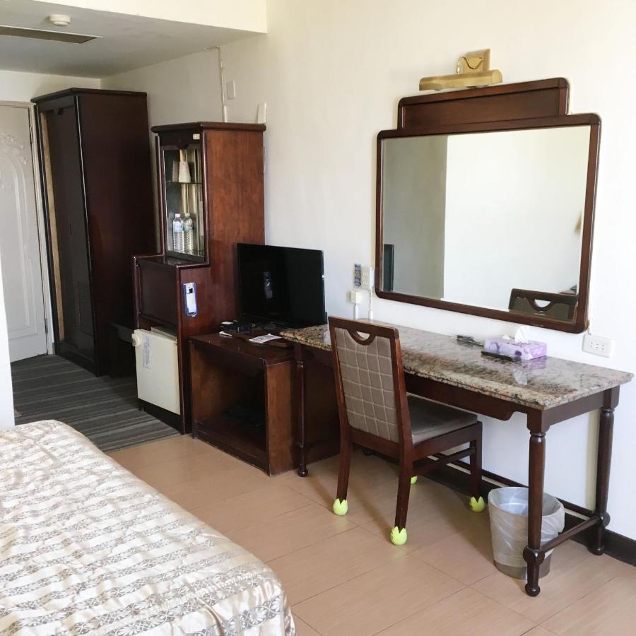 文南哥爸妻夫飯店 Hotel Tajnan Kültér fotó