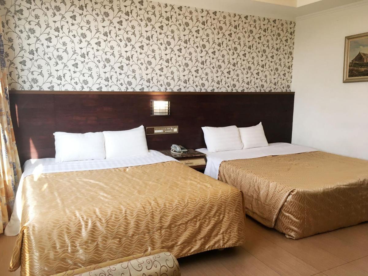 文南哥爸妻夫飯店 Hotel Tajnan Kültér fotó