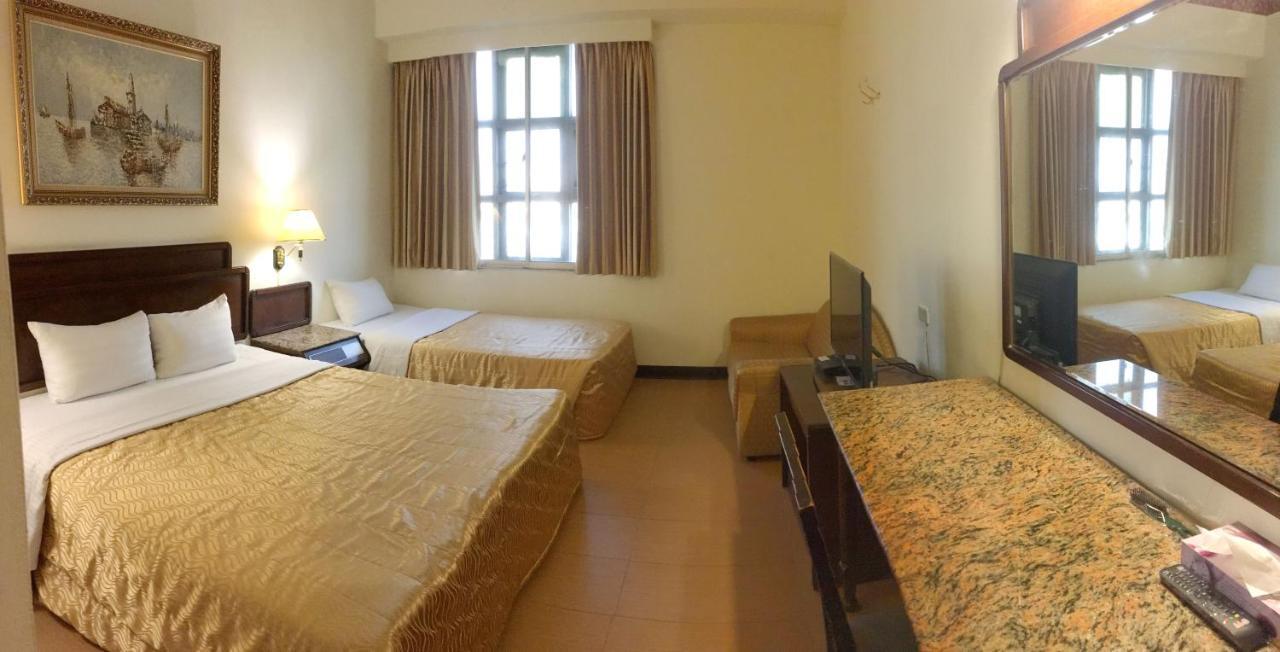 文南哥爸妻夫飯店 Hotel Tajnan Kültér fotó