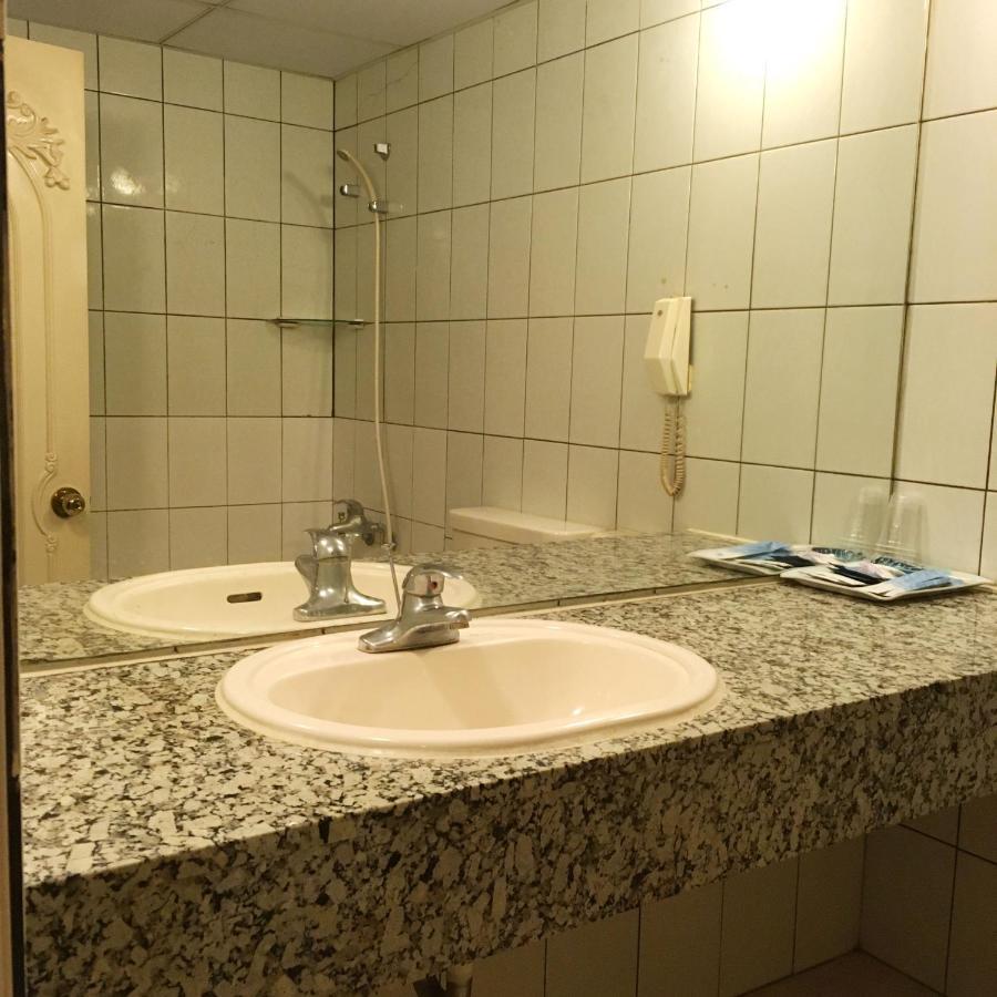 文南哥爸妻夫飯店 Hotel Tajnan Kültér fotó