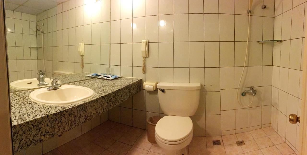 文南哥爸妻夫飯店 Hotel Tajnan Kültér fotó