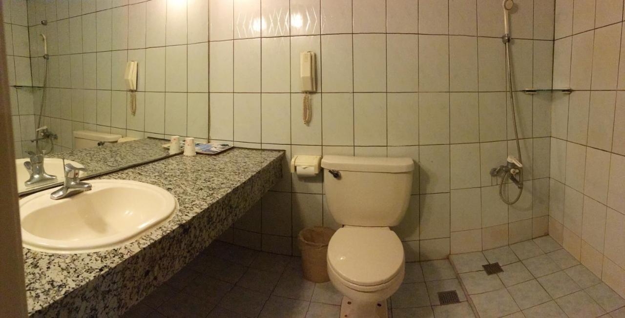 文南哥爸妻夫飯店 Hotel Tajnan Kültér fotó
