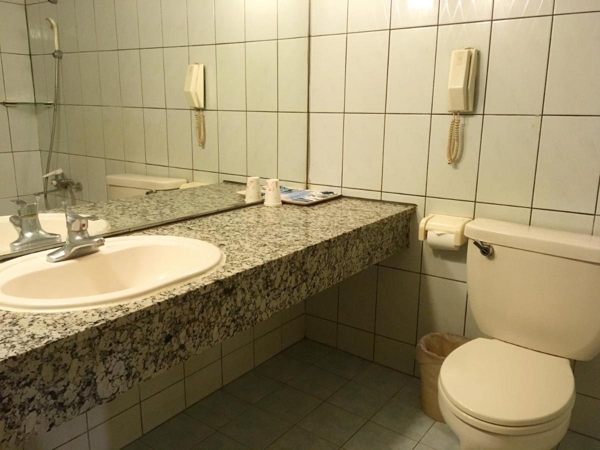 文南哥爸妻夫飯店 Hotel Tajnan Kültér fotó